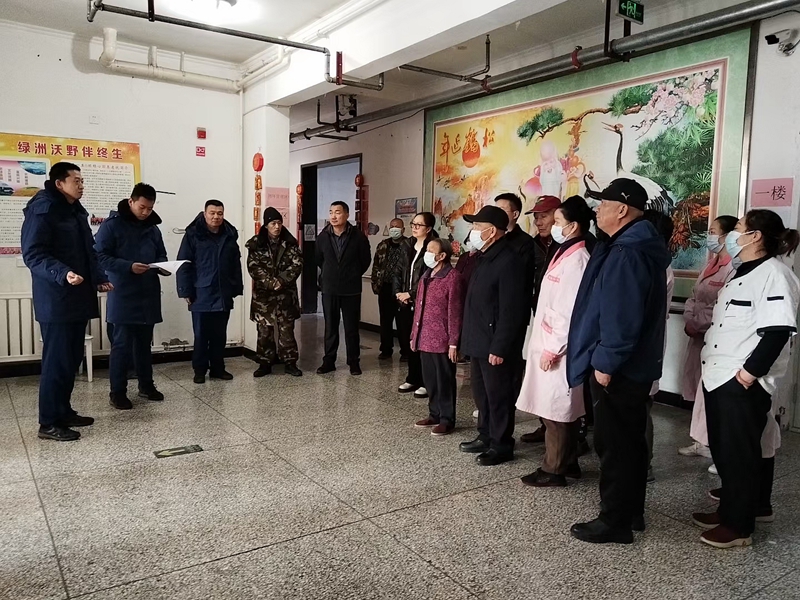 消防站工作人員講解消防安全知識(shí)    歐陽(yáng)勇勝拍攝.jpg